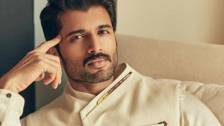 Vijay Deverakonda: ఇంకొకళ్ళు 200 కోట్లు కొడితే.. మనం కొట్టలేమా ఏంటి ?? Vijay Deverakonda: ఇంకొకళ్ళు 200 కోట్లు కొడితే.. మనం కొట్టలేమా ఏంటి ??