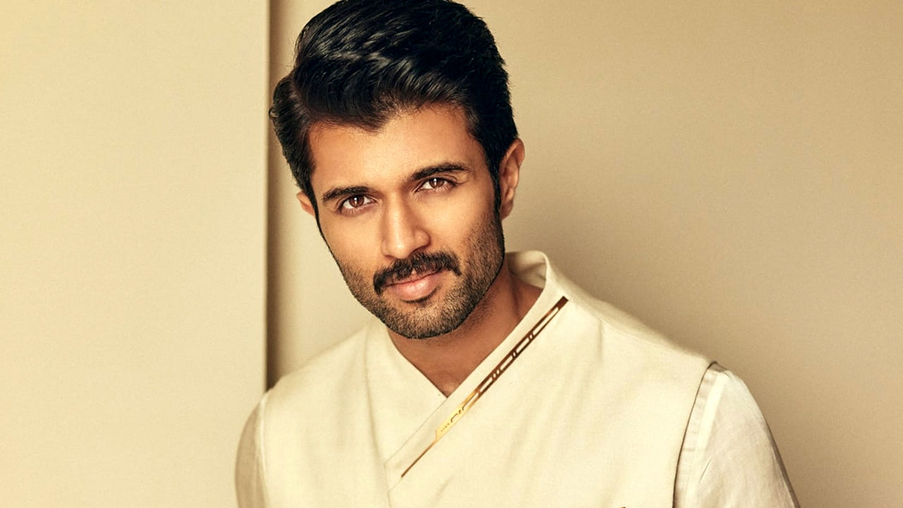 Vijay Dev Vijay Deverakonda: అవార్డును వేలం వేసిన విజయ్ దేవరకొండ.. ఆ డబ్బును ఏం ...