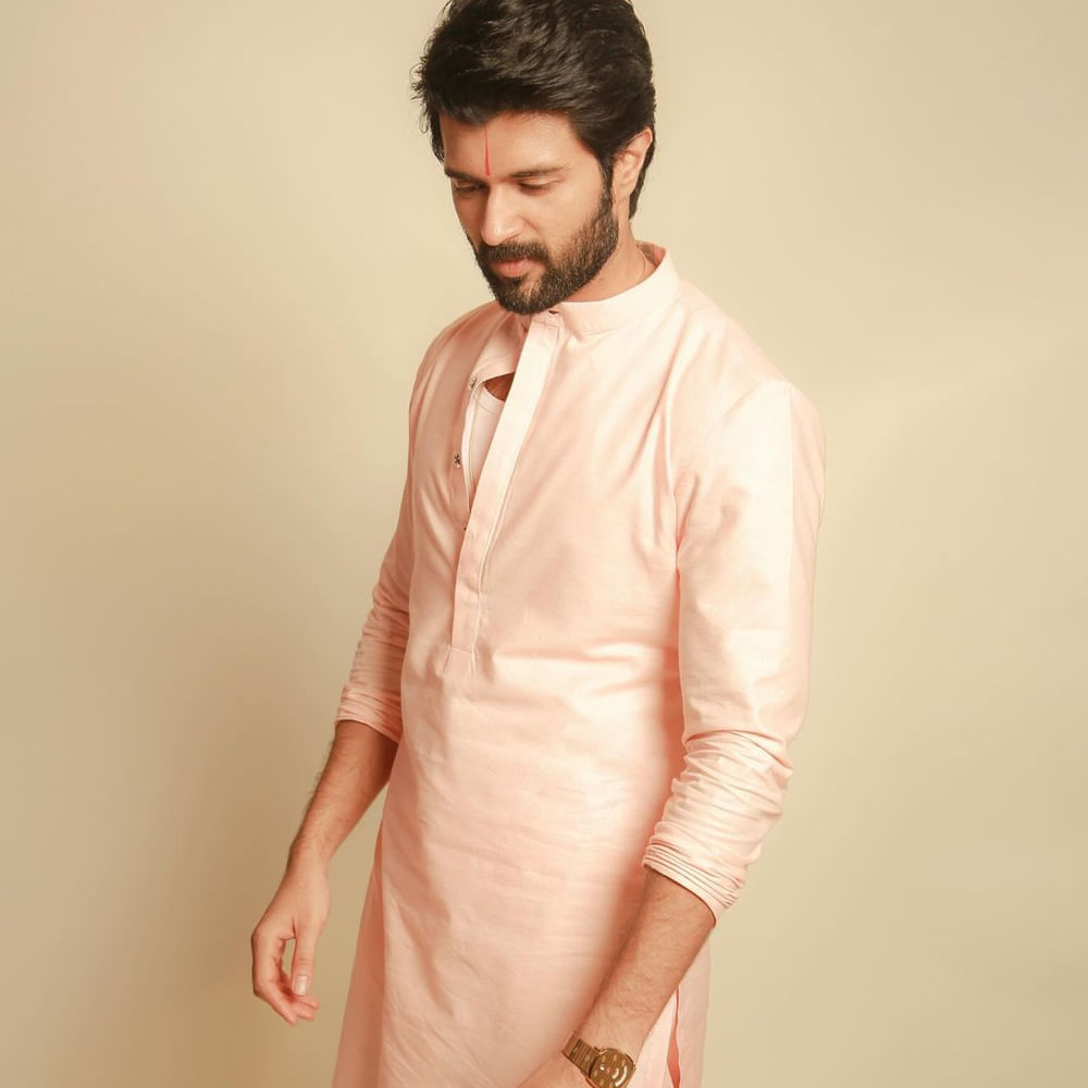 ఆయన నటించిన ఫ్యామిలీస్టార్‌ ఈ నెల 5న విడుదల కానుంది. రిలీజ్‌కి కౌంట్‌డౌన్‌ స్టార్ట్ కావడంతో, ప్రమోషన్లలో గట్టిగానే పాల్గొంటున్నారు. ఆ సందర్భంగానే ఈ డీటైల్స్ అన్నీ బయటపడుతున్నాయ్‌. 