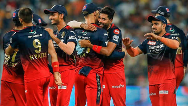 RCB: ఆర్సీబీ ప్లేఆఫ్స్ చేరాలంటే.. ఆ జట్టు అస్సాం ట్రైన్ ఎక్కాల్సిందే.! ఇదేం లెక్కలబ్బా..