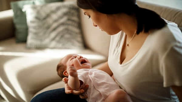 Adoption: ఉద్యోగం చేయలేకపోతున్నాం.. మా బిడ్డను దత్తత తీసుకోండి ఆన్లైన్లో ఓ జంట ప్రకటన