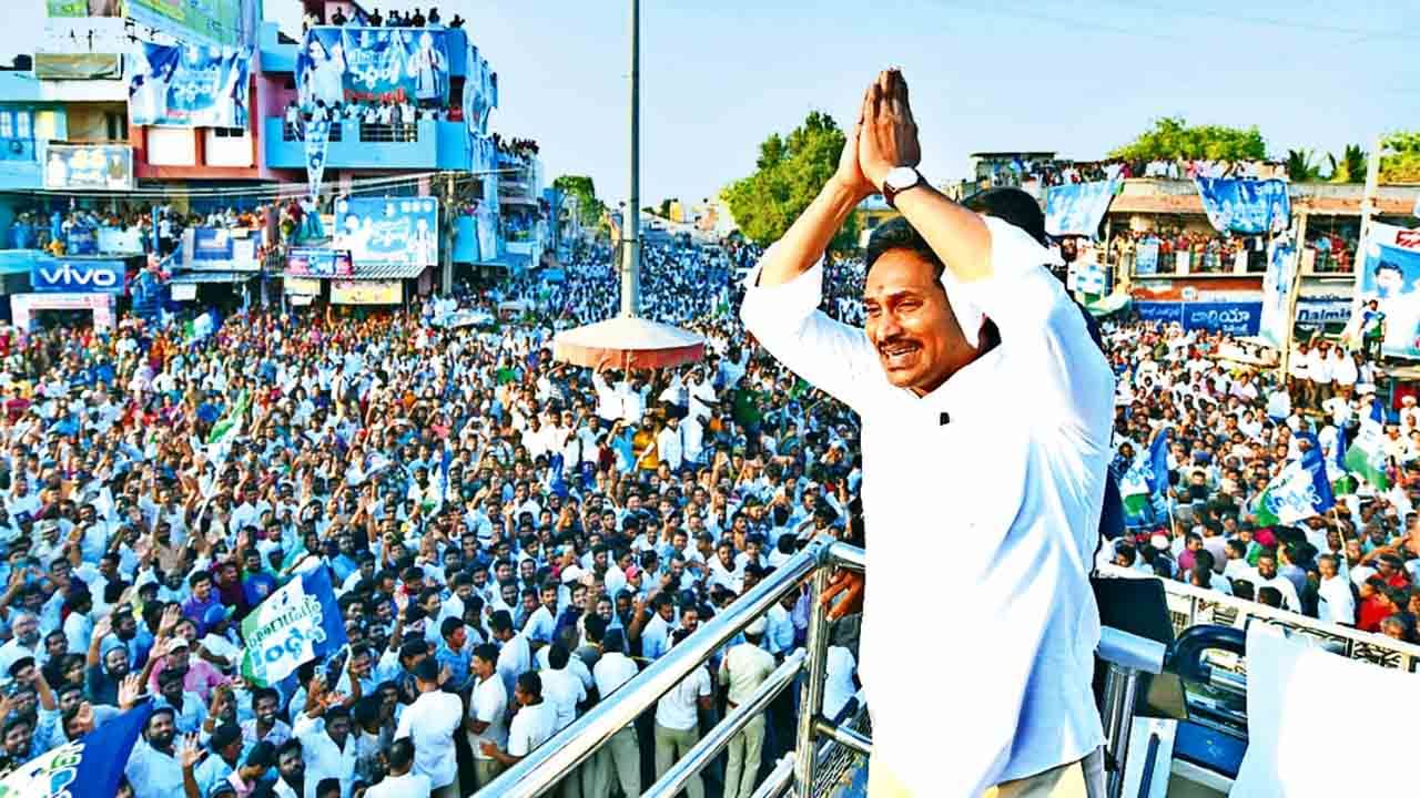 AP Election 2024: రాజకీయ ముఖచిత్రాన్ని మార్చేసిన సీఎం జగన్ మోహన్ రెడ్డి బస్సు యాత్ర