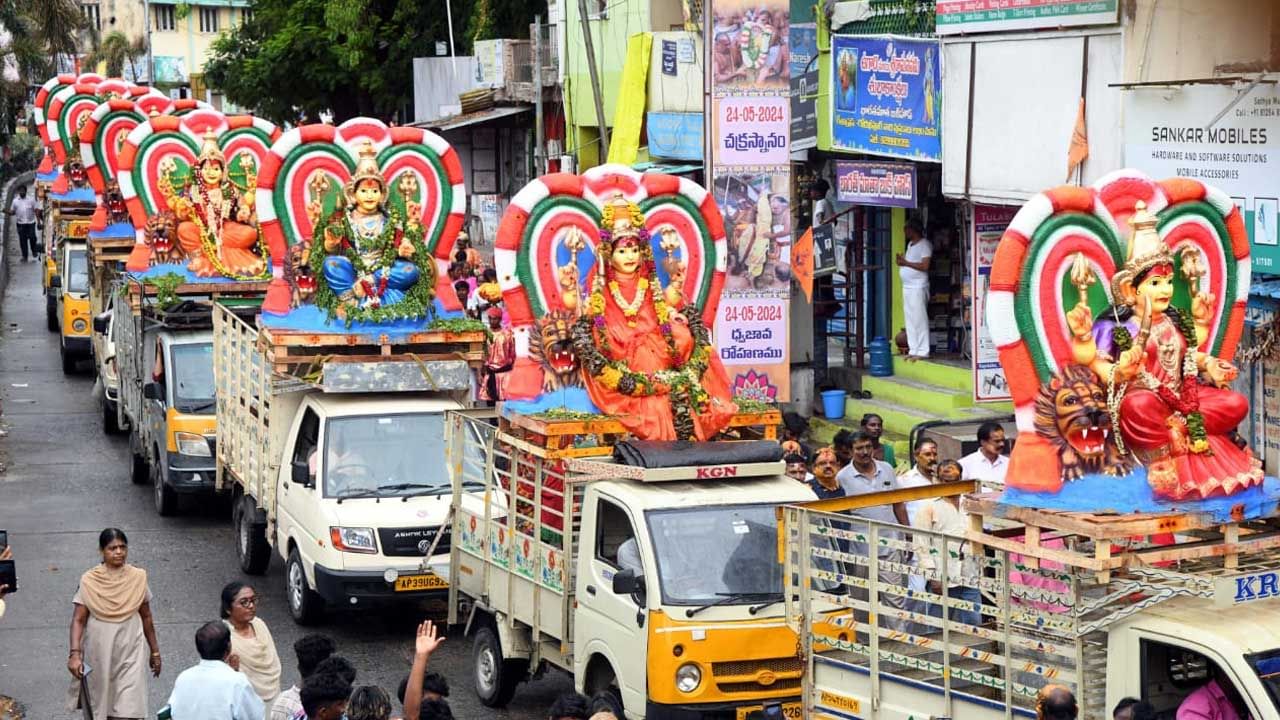 వివిధ రూపాలు, వేషధారణలు, కళారూపాల ప్రదర్శనలతో తిరుపతి పురవీధుల్లో శోభాయాత్ర అంగరంగ వైభవంగా సాగింది. తిరుపతి తొలి గడప అయిన అనంత వీధి నుంచి ప్రారంభమైన ఈ శోభాయాత్ర పట్నూలు వీధి, రామచంద్ర పుష్కరిణి, ప్రకాశం రోడ్డు, కృష్ణాపురం పోలీస్ స్టేషన్, గాంధీ రోడ్డు, బండ్ల వీధి ప్రాంతాల మీదుగా గంగమ్మ ఆలయానికి చేరుకుంది.