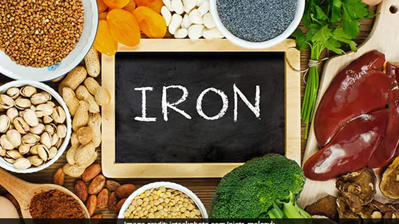 ఛాయ్​ని ఎక్కువసేపు మరిగించడం వల్ల ఏర్పడే కొన్ని రసాయనాలు క్యాన్సర్ కారకాలను ప్రోత్సహిస్తాయట. 2013లో "Nutritional Research" అనే జర్నల్ ఇచ్చిన రిపోర్ట్ ప్రకారం.. టీని ఎక్కువసేపు మరిగించడం వల్ల జీర్ణ సమస్యలు, ఐరన్ లోపానికి దారితీస్తుందని కనుగొన్నారు. ఈ రీసెర్చ్‌లో బీజింగ్‌లోని చైనా వైద్య విశ్వవిద్యాలయానికి చెందిన ప్రముఖ పోషకాహార నిపుణులు డాక్టర్ యువాన్ పాల్గొన్నారు.