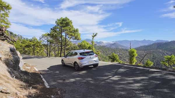 Driving Tips: ఘాట్ రోడ్లో సేఫ్ జర్నీ కోసం ఈ టిప్స్ పాటించండి.. కారు డ్రైవ్ చేసే వారికి తప్పనిసరి..