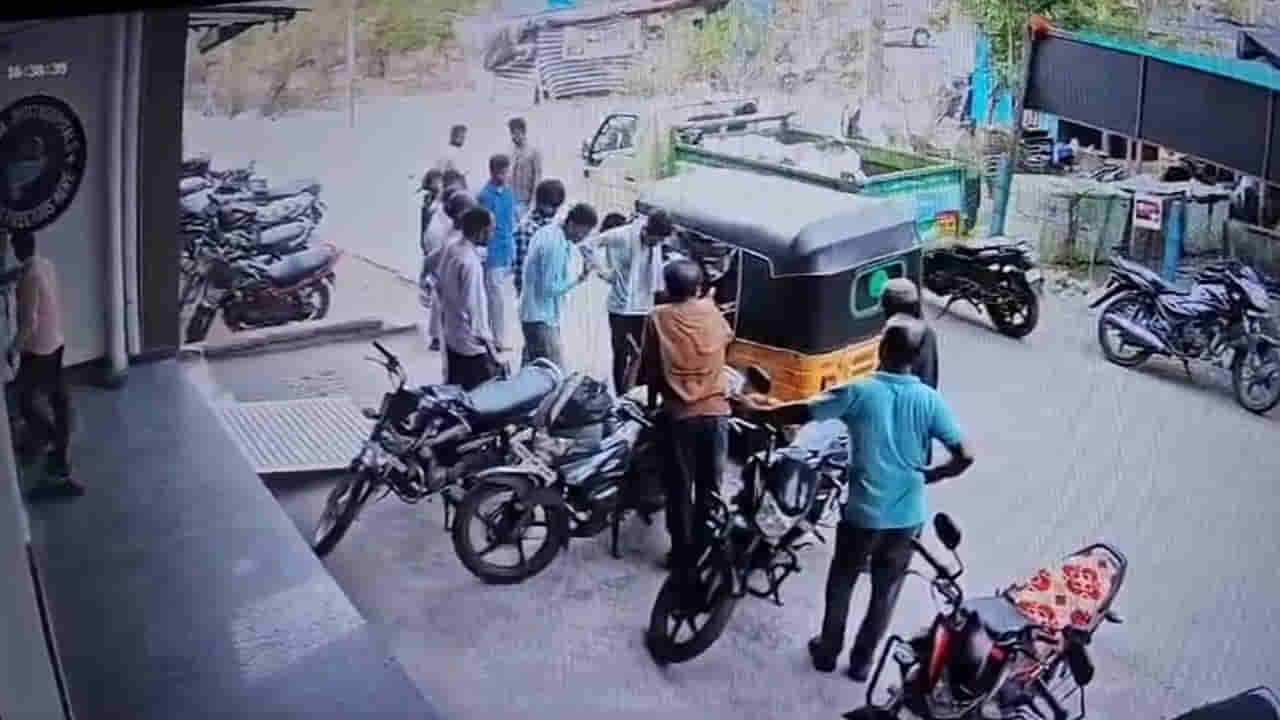 మద్యం తాగి వస్తున్న వ్యక్తిపై దాడి.. పోలీసుల దర్యాప్తులో సంచలన విషయాలు..