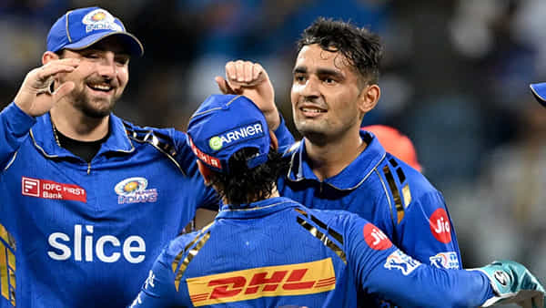 IPL 2024: 4 ఓవర్లలో 42 పరుగులు.. అయినా, ఈ ముంబై బౌలర్కు సెల్యూట్ చేస్తోన్న ప్రపంచం.. ఎందుకో తెలుసా?