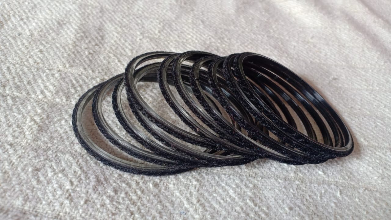 Black Bangles: బ్లాక్ కలర్ గాజులు వేసుకుంటే జరిగేది ఇదే!