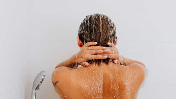 Bathing : ఏ నీటితో స్నానం చేస్తే ఆరోగ్యానికి మంచిది..? చల్లగా లేదా వేడిగా.. నిపుణుల సూచన ఏంటంటే..!
