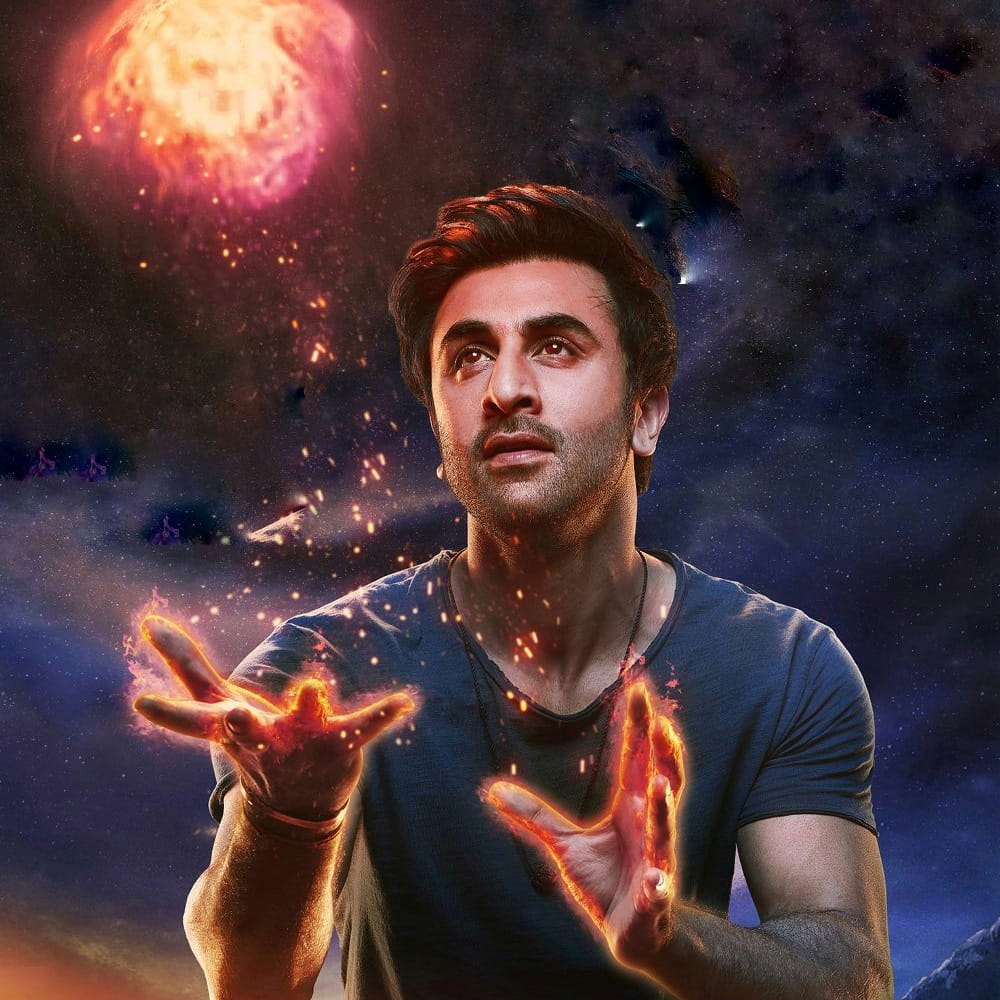 యానిమల్ సినిమా ఇచ్చిన కిక్ని ఇంకా ఆస్వాదిస్తున్నారు రణ్ బీర్ కపూర్. ఈ సినిమా చేసిన తర్వాత తండ్రిగా తన ప్రేమ వెయ్యింతలు పెరిగిందని చాలా సార్లు చెప్పారు రణ్బీర్. లేటెస్ట్ గా భార్య ఆలియా, పాప రాహాతో కలిసి ట్రిప్కి వెళ్లారు. వీరితో పాటు బ్రహ్మాస్త్ర కెప్టెన్ అయాన్ ముఖర్జీ కూడా ట్రావెల్ చేశారు.