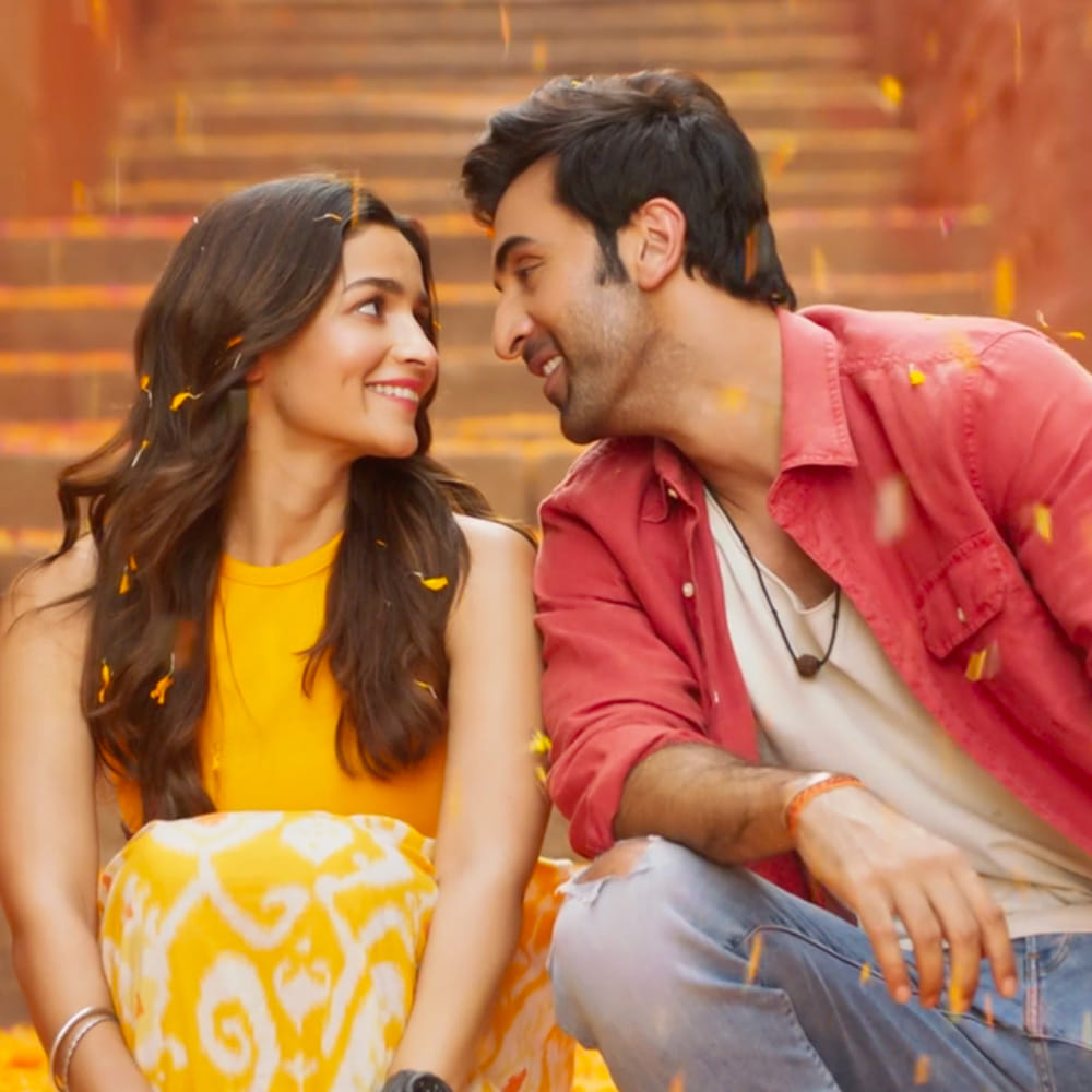 మరికొందరైతే మరో అడుగు ముందుకేసి, హృతిక్ - తారక్ నటిస్తున్న వార్2లోనే రాహా స్పెషల్ అప్పియరెన్స్ ఇప్పిస్తే బావుంటుందని మనసులోని మాటను బయటపెట్టేస్తున్నారు. ఈ ముగ్గురిలో ఎవరో ఒకరు ఈ విషయాల గురించి మాట్లాడితేనే అసలు ట్రిప్ గురించి వివరాలు బయటికొస్తాయి.