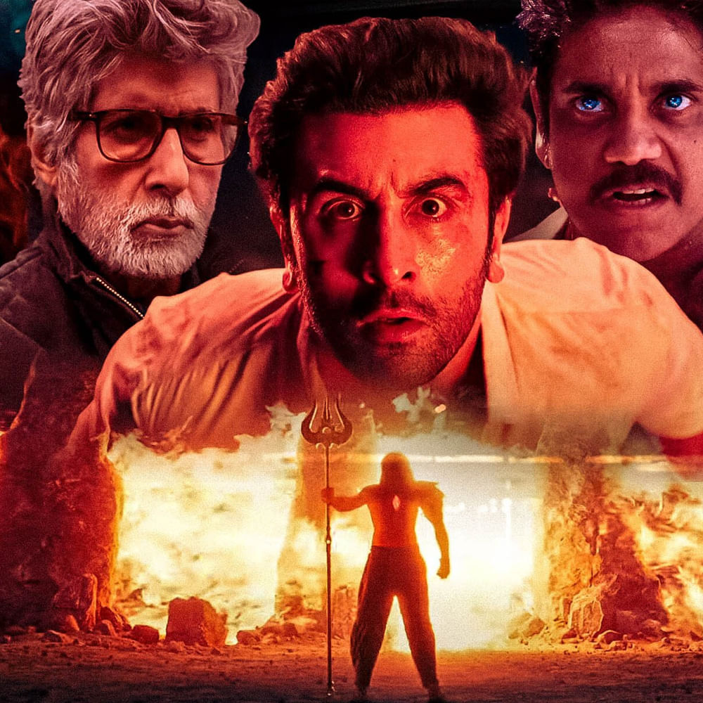 అయితే వీరంతా కలిసి ఎక్కడికెళ్లారన్నది మాత్రం సస్పెన్స్. రణ్బీర్ కపూర్, ఆలియాకి అయాన్ ముఖర్జీ మంచి ఫ్రెండ్. అందుకే... వారంతా కలిసి ఏదైనా డెస్టినేషన్ ట్రిప్ ప్లాన్ చేశారేమో అనే టాక్ వినిపిస్తోంది. ఒకవేళ అలా కాకపోయినా... బ్రహ్మాస్త్ర సీక్వెల్ కి సంబంధించి స్టోరీ సిట్టింగ్స్ ని కూడా ప్లాన్ చేసుకుని ఉండవచ్చు అనే మాటలూ ఉన్నాయి.