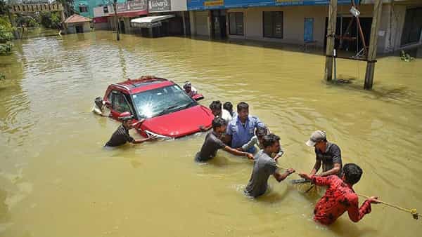 Car Insurance: వర్షం వల్ల కారు పాడైతే నో ఇన్సూరెన్స్… బీమా తీసుకునే సమయంలో ఈ తప్పులు వద్దంతే..!