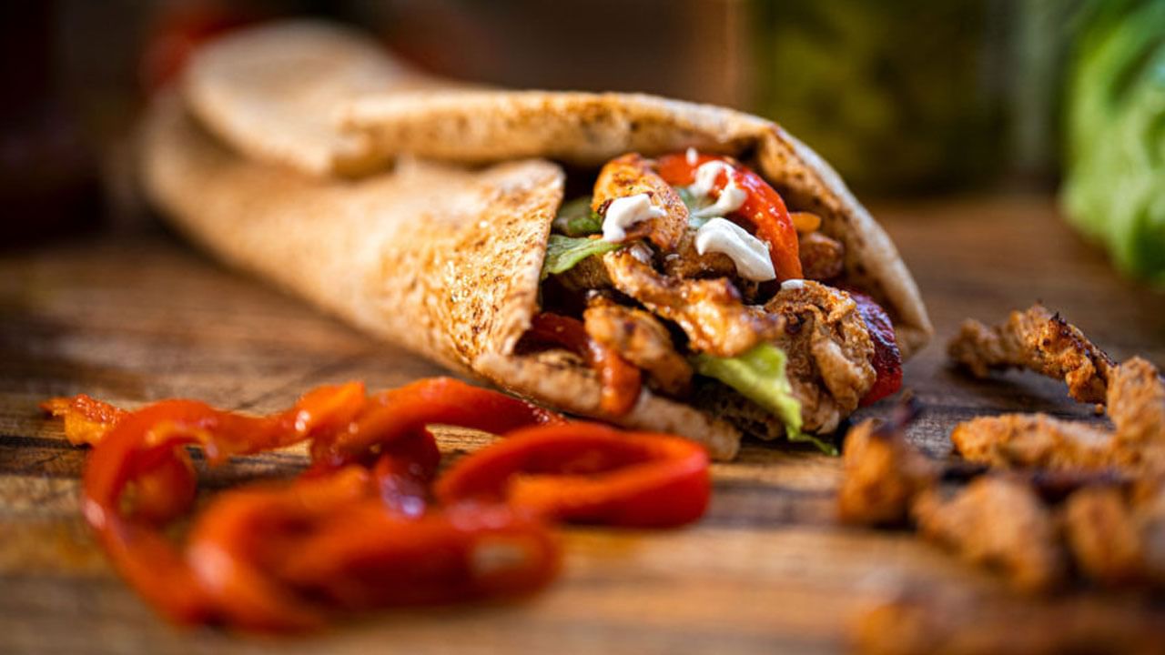 Chicken Shawarma: చికెన్ షావర్మ తిని ఆసుపత్రి పాలైన స్నేహితులు.. ఒకరు మృతి, మరో ఐదురుగురికి సీరియస్