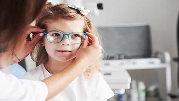 Child Eye Care: మీ పిల్లల కంటి చూపును మార్ప్గా మార్చే టిప్స్.. డోంట్ మిస్..!