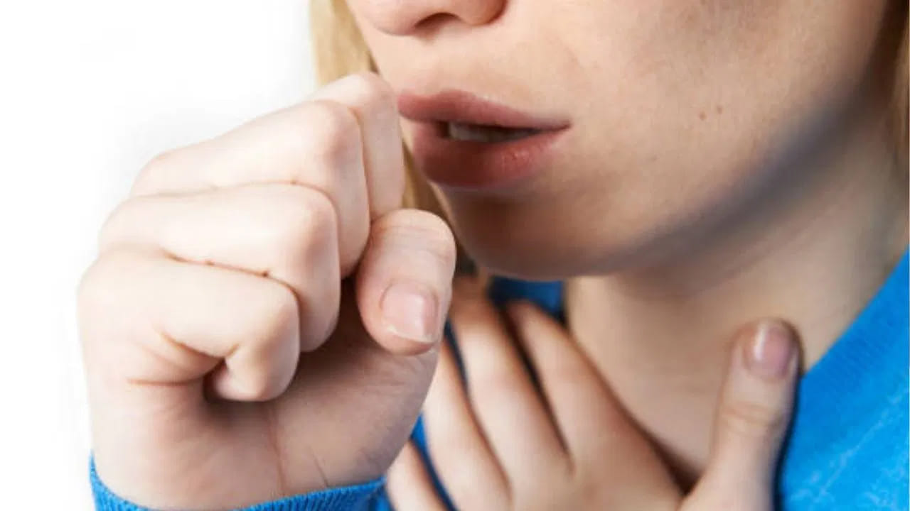 రిఫ్రిజిరేటర్‌లోని చల్లటి నీటిని ఎక్కువగా తాగడం వల్ల రోగనిరోధక శక్తి తగ్గుతుందని వివిధ అధ్యయనాలు చెబుతున్నాయి. ఫలితంగా, శరీరం వివిధ ఫ్లూ ద్వారా సులభంగా ప్రభావితమవుతుంది. వివిధ శారీరక సమస్యలు సంభవిస్తాయి
 