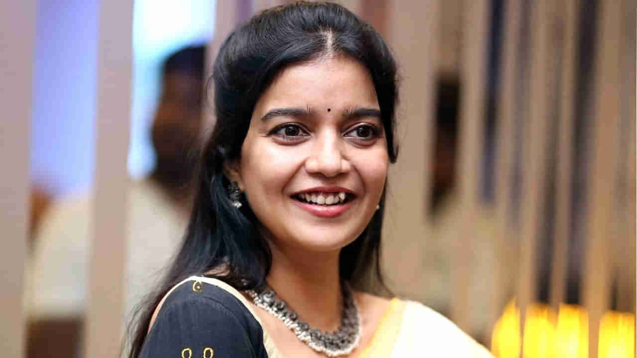 Colours Swathi: ఛీ.. నీ బతుకు.. కలర్స్ స్వాతి పోస్ట్ వైరల్.. అసలు ఏం జరిగిందంటే..