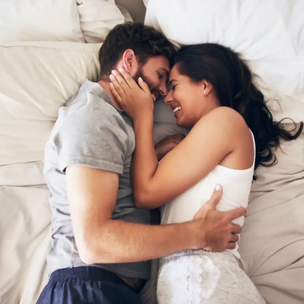 మీ భాగస్వామిలో లైంగిక కోరికలు పెంచే మాటలను మాట్లాడాలి. వారిలో కోరికను పేరేపించేలా నడుచుకోవాలి. ఇలాంటి పనులే వారిలో ఫీలింగ్స్ కలిగిస్తాయి. సున్నితంగా మీ ఫీలింగ్స్ మీ లైఫ్ పార్ట్నర్ కు తెలియచెప్పడం ద్వారా కూడా మీ రొమాంటిస్ లైఫ్ బాగుంటుంది.