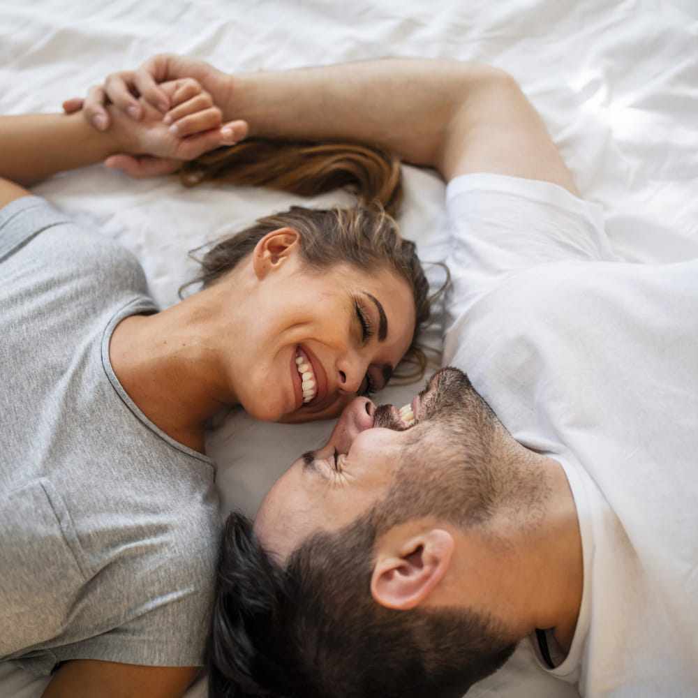 కొన్ని సందర్భాల్లో లైంగిక కోరిక తగ్గడానికి దీర్ఘకాలిక సమస్యలకు వాడుతున్న మందులు కారణం కావచ్చు. యాంటీడిప్రెసెంట్లు, రక్తపోటు మందులు, క్యాన్సర్ చికిత్సలకు తీసుకుంటున్న మందుల ద్వారా లైంగిక కోరికలు తగ్గవచ్చు. అలాంటప్పుడు వెంటనే వైద్యులను సంప్రదించండి.