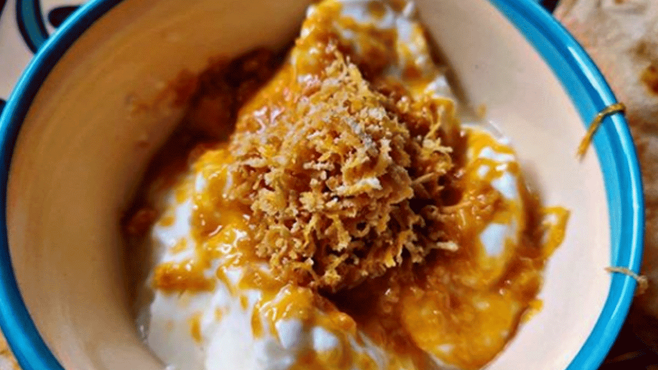 రక్తహీనతను నివారిస్తుంది: శరీరంలో రక్తహీనతతో బాధపడేవారు పెరుగు , బెల్లం కలిపి రోజూ తింటే శరీరంలో రక్తం పెరిగి రక్తహీనత సమస్య దూరమవుతుంది.