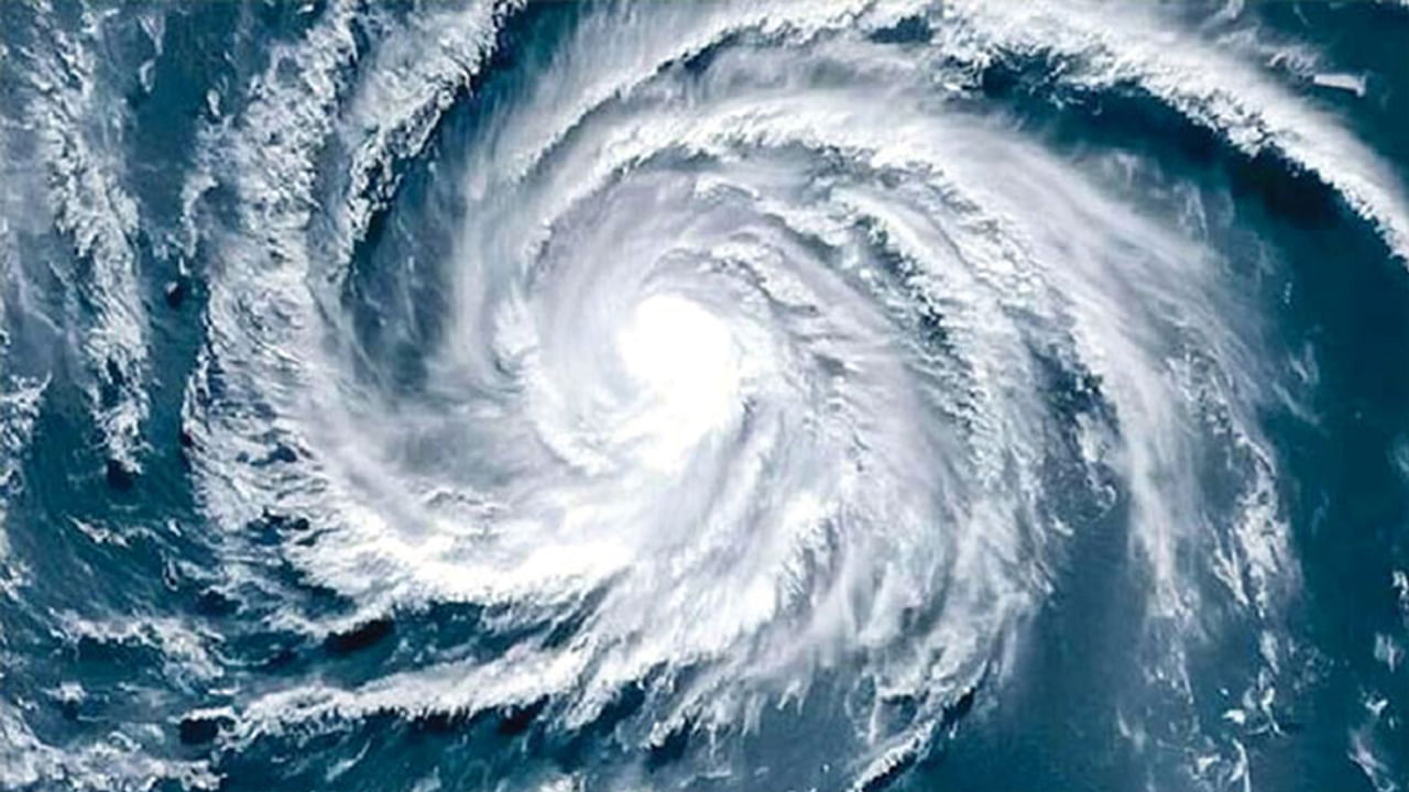 Cyclone Remal: అలర్ట్.. తీరం వైపు దూసుకువస్తున్న రెమాల్.. ఈ ప్రాంతాల్లో భారీ వర్షాలు..
