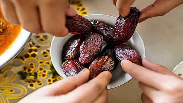 Dates Benefits: రోజుకి ఒక ఖర్జూరం తింటే ఇన్ని లాభాలా..? ఇది తెలిస్తే ఇప్పుడే మొదలు పెట్టేస్తారు..