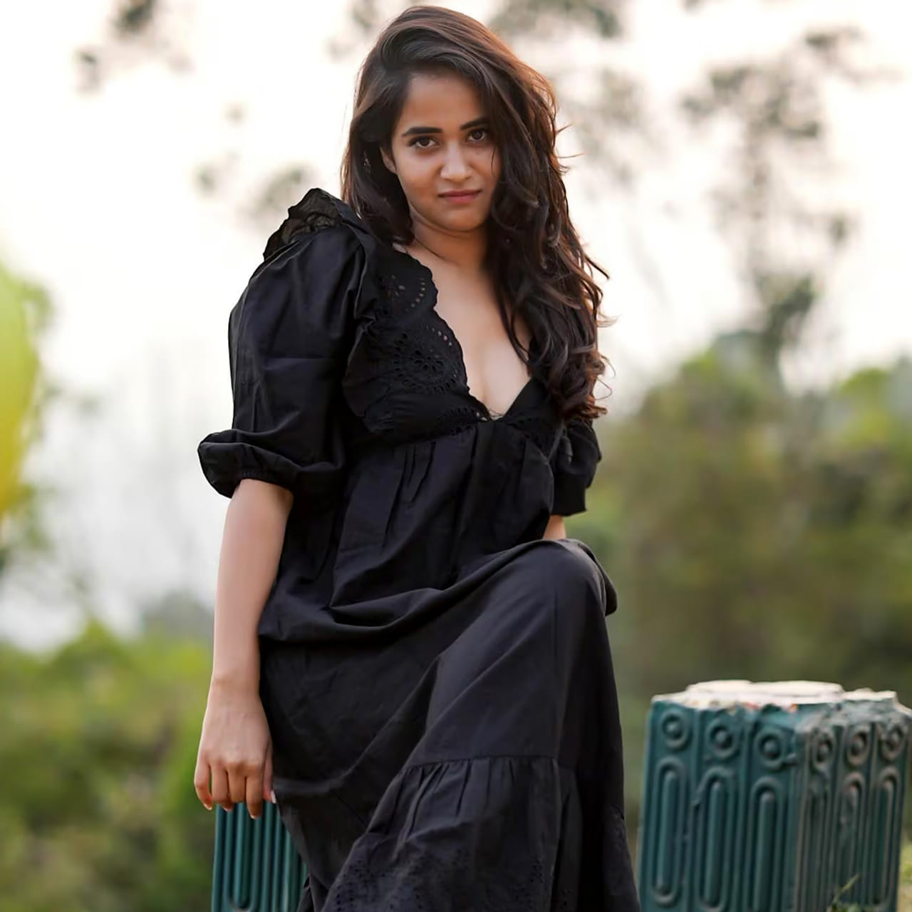 సోషల్ మీడియా పుణ్యమా అని విపరీతమైన ఫ్యాన్ ఫాలోయింగ్ సొంతం చేసుకున్న చిన్నది దీప్తి సునైనా. ఈ బ్యూటీ ఇన్ స్టా రీల్స్, టిక్ టాక్ వీడియోలతో ఫెమస్ అయ్యింది. అప్పటిలోనే మంచి ఫ్యాన్ ఫాలోయింగ్ ను సొంతం చేసుకుంది.