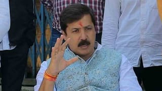 ఇద్దరిదీ ఒకే దేశం.. ఎక్కింది మాత్రం వేర్వేరు ఫ్లైట్లు.. అనుమానం వచ్చి చెక్ చేయగా..