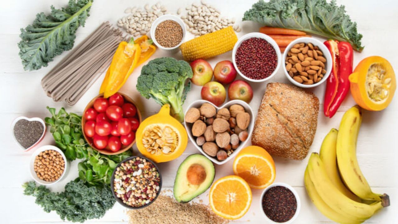 పండ్లలో ఏమి తీసుకున్నా పీచు పదార్థంతో పాటు పోషకాలు కూడా ఎక్కువగానే లభిస్తాయి. పాప్ కార్న్లో కూడా ఫైబర్ మెండుగా ఉంటుంది. అందుకే పాప్ కార్న్ కొద్దిగా తిన్నా కడుపు నిండిన ఫీలింగ్ ఉంటుంది.