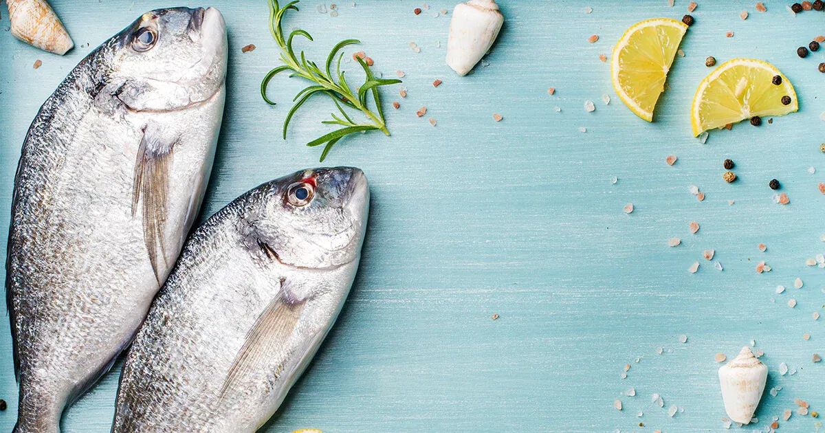 ట్యూనా చేపల్లో ఓమేగా 3 ఫ్యాటీ యాసిడ్స్ అనేవి పుష్కలంగా ఉంటాయి. ఇవి శరీరం నుంచి చెడు కొలెస్ట్రాల్ను పారదోలే శక్తి ఉంటుంది. అదే విధంగా ట్రౌట్ ఫిష్ తినడం వల్ల కూడా బాడీలో గుడ్ కొలెస్ట్రాల్ లెవల్స్ పెరిగి.. చెడు కొలెస్ట్రాల్ (ఎల్డీఎల్)ను తగ్గిస్తుంది.