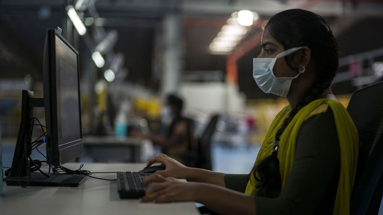 Freshers Jobs: ఫ్రెషర్స్కు గుడ్ న్యూస్ అంటే ఇది కదా.. వాటిలో 53 శాతం జాబ్స్ వారికేనట..!