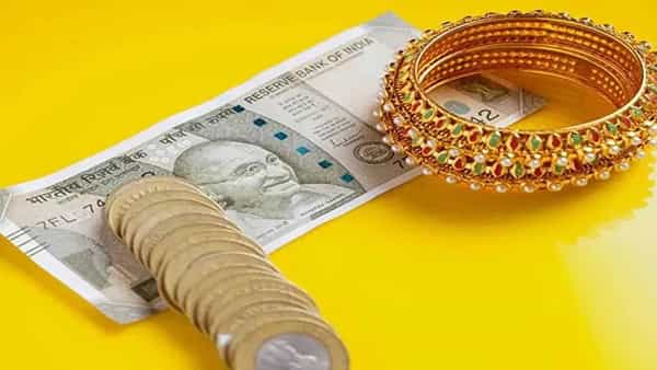Gold loan tips: గోల్డ్ లోన్ తీసుకుంటున్నారా? ఈ టిప్స్ పాటిస్తే భారీగా వడ్డీ ఆదా..