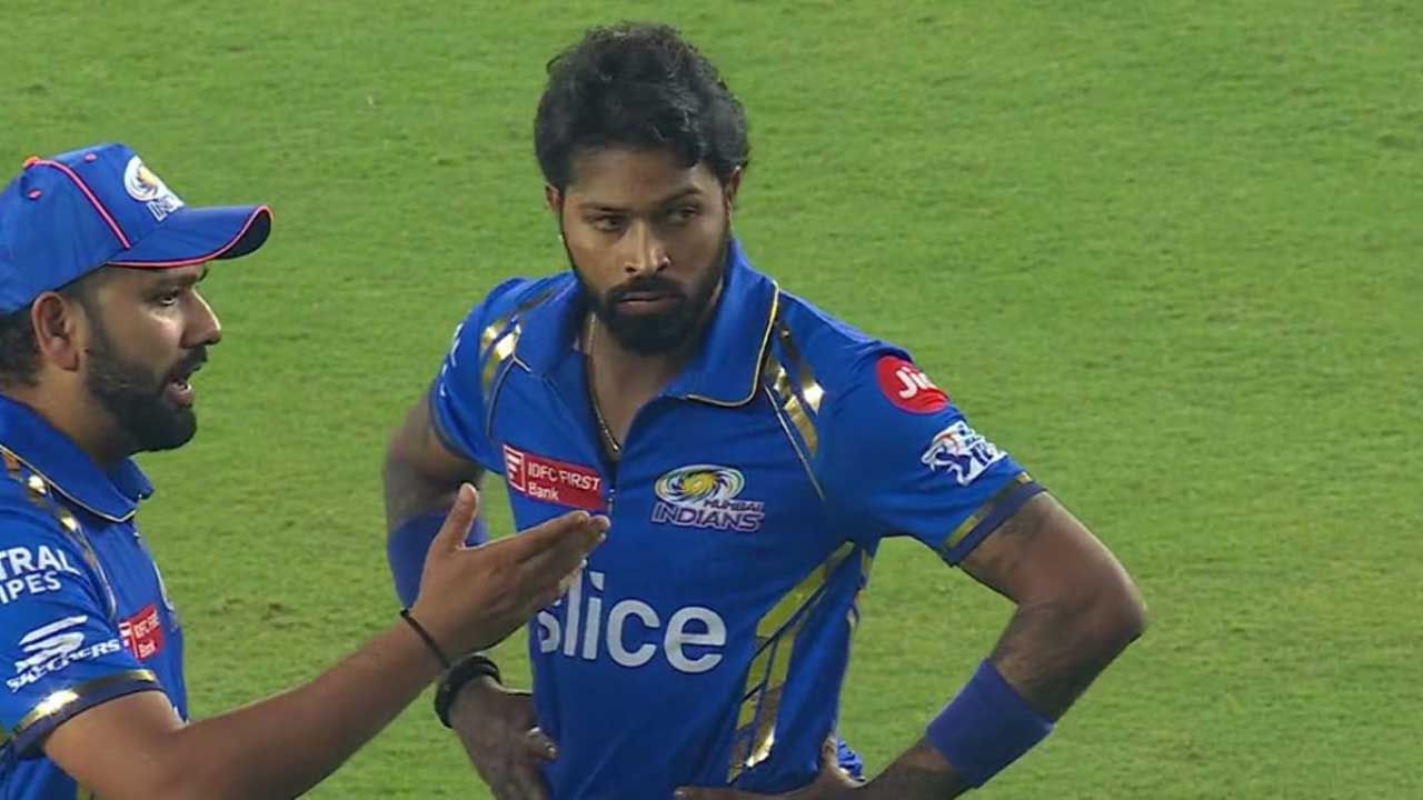 ఐపీఎల్‌లో హార్దిక్ పాండ్యా సారథ్యంలో ఆడిన అనుభవం ఎలా ఉందని రోహిత్ శర్మను ప్రశ్నించారు. దీనికి రోహిత్ సమాధానమిస్తూ.. 'ఇది జీవితంలో భాగం. అన్నీ మనం అనుకున్నట్లు జరగవు. ఇది మంచి అనుభవం' అంటూ రోహిత్ శర్మ అన్నాడు. హార్దిక్‌పై ఎలాంటి ఆగ్రహం వ్యక్తం చేయలేదు.