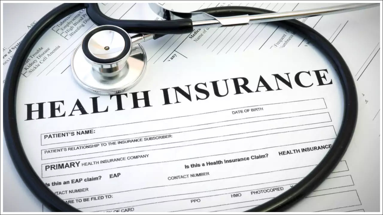 Health Insurance: ఆరోగ్య బీమా ప్రీమియంలు పెరగబోతున్నాయి.. మీ జేబుపై ఎంత ప్రభావం చూపుతుందో తెలుసా?