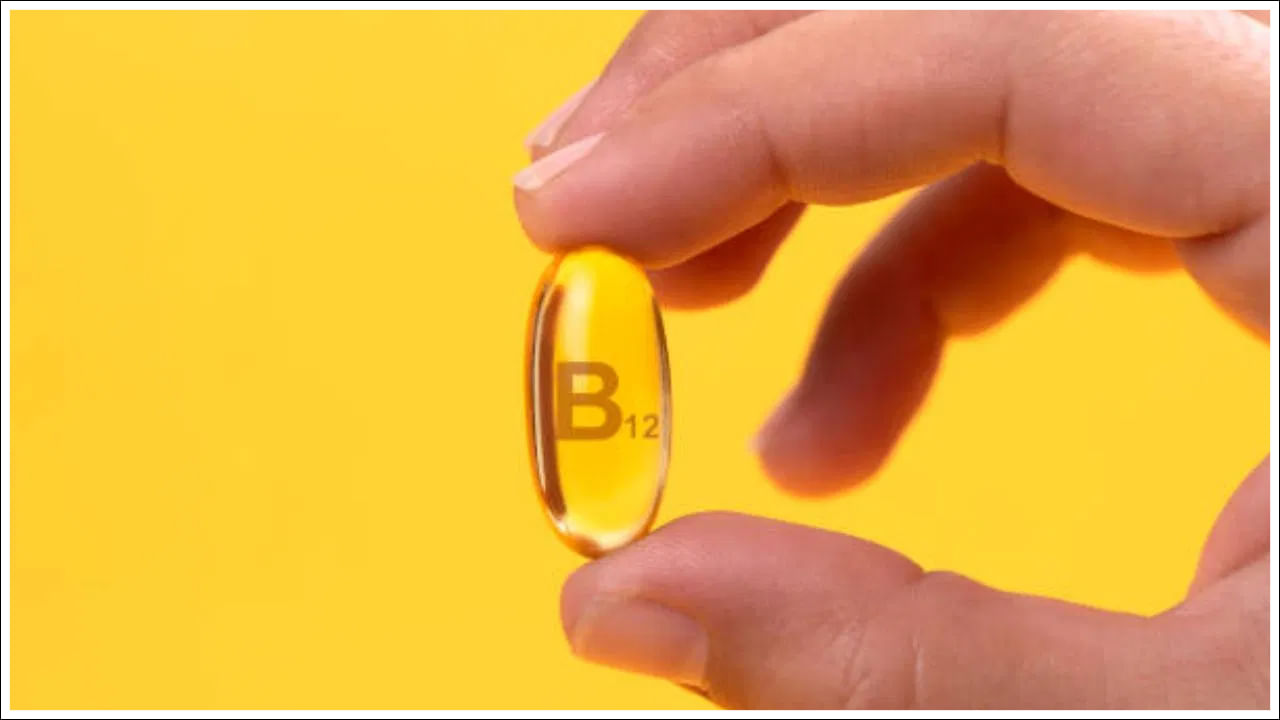 విటమిన్-బి12 లోపాన్ని పరిష్కరించడానికి మార్కెట్లో చాలా సప్లిమెంట్లు అందుబాటులో ఉన్నాయి. మీరు డాక్టర్ సలహాతో వాటిని తీసుకోవచ్చు. ఇది కాకుండా ప్రతిరోజూ కొన్ని పండ్లను ఆహారంలో ఉంచుకుంటే కూడా విటమిన్ బి12 లోపాన్ని భర్తీ చేయవచ్చు.
