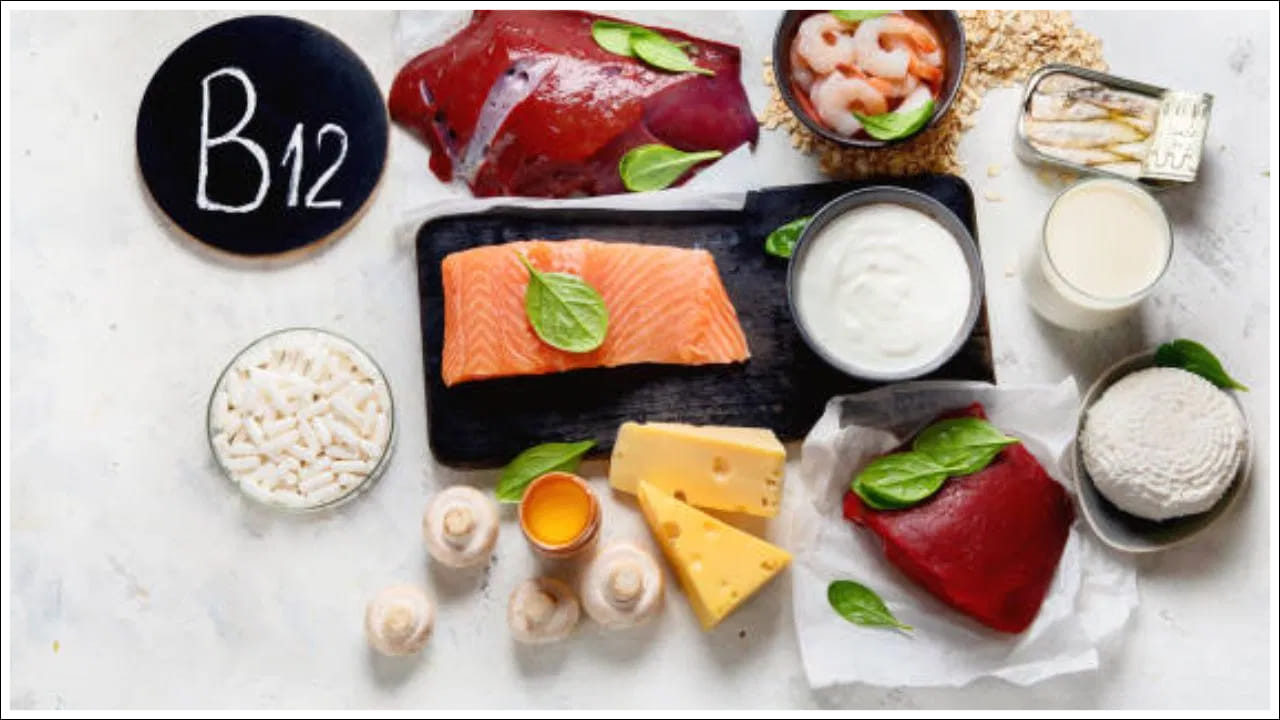 పండ్లు, పాలు, పాల ఉత్పత్తులతో పాటు, గుడ్లు, సోయాబీన్స్, గింజలు, వివిధ కూరగాయలలో పెద్ద మొత్తంలో విటమిన్ B12 ఉంటుంది. మీరు వాటిని మీ రోజువారీ ఆహారంలో ఉంచుకుంటే, మీరు ఈ విటమిన్ లోపాన్ని భర్తీ చేయవచ్చు.