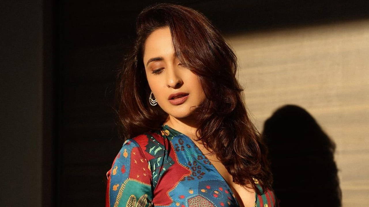 2008లో ఆమె ఫెమినా మిస్ ఇండియా అందాల పోటీలో పాల్గొంది. అందాల పోటీ ఫెమినా మిస్ ఇండియా 2008 ద్వారా మిస్ ఫ్రెష్ ఫేస్, మిస్ డ్యాన్సింగ్ క్వీన్ మరియు మిస్ ఫ్రెండ్ ఎర్త్ టైటిల్‌లను గెలుచుకుంది.