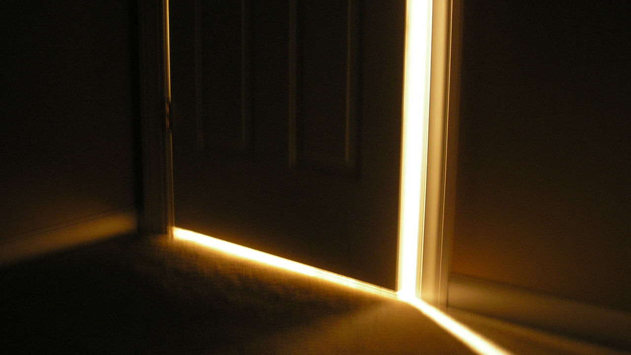 Hyderabad: కంపెనీ సిమ్ కార్డు ఇంటికి వచ్చి తీసుకోవాలని ఆమెకు చెప్పాడు.. కట్ చేస్తే