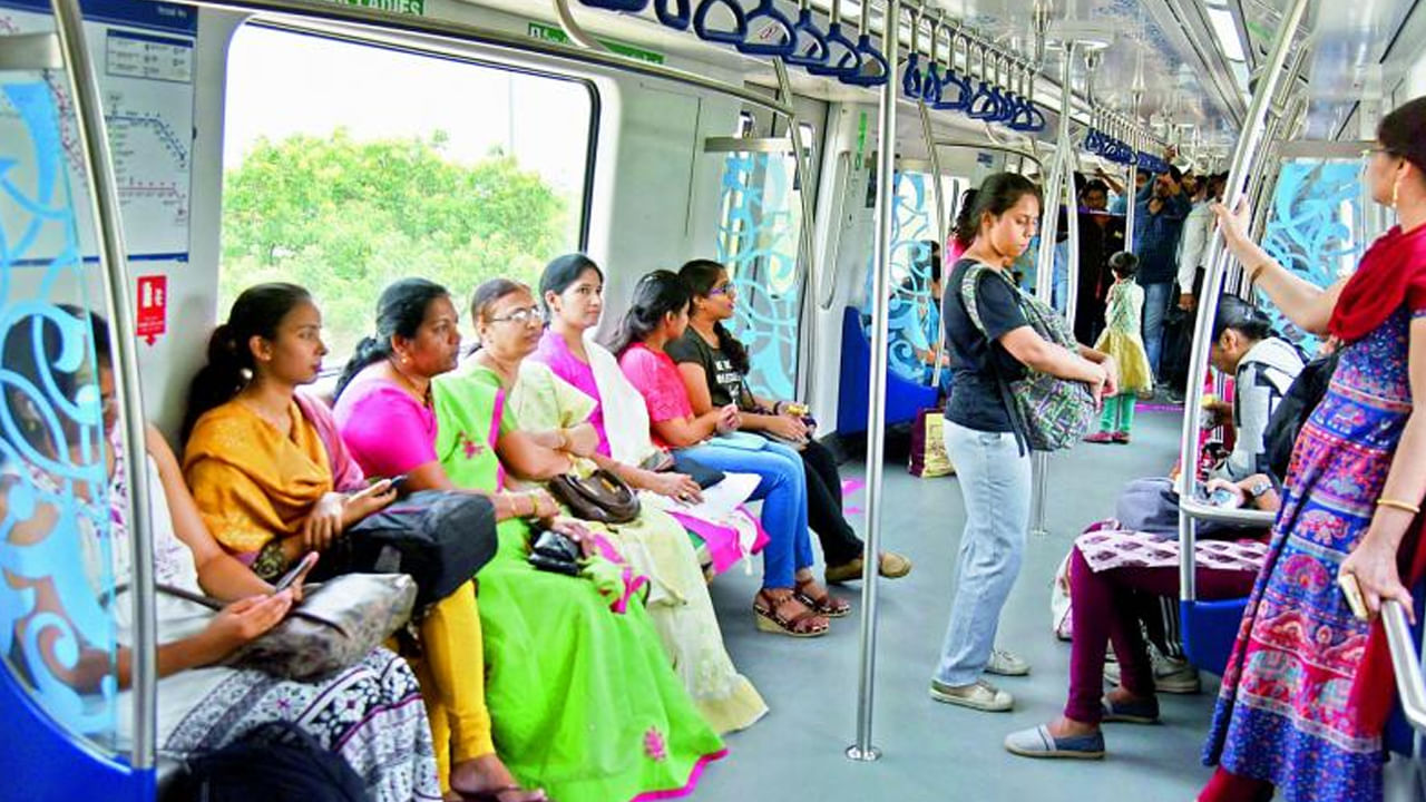 Hyderabad: మెట్రోకు తగ్గిన మహిళల ఆదరణ.. కారణం ఏంటో తెలుసా.?
