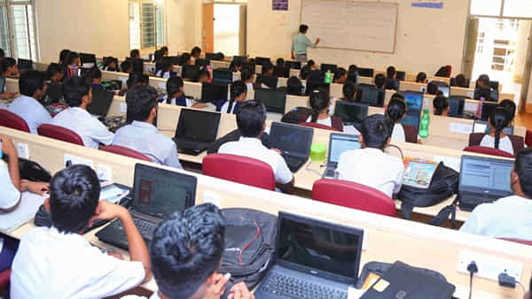 IIIT: ట్రిపుల్ ఐటీలో ప్రవేశాలు.. పదో తరగతిలో వచ్చిన మార్కుల ఆధారంగా ఎంపిక..