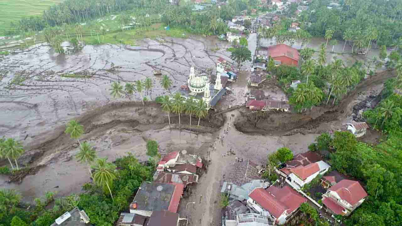 Indonesia: ఇండోనేషియాలో ఆకస్మిక వరదలు.. చల్లని లావా కారణంగా 37 మంది మృతి