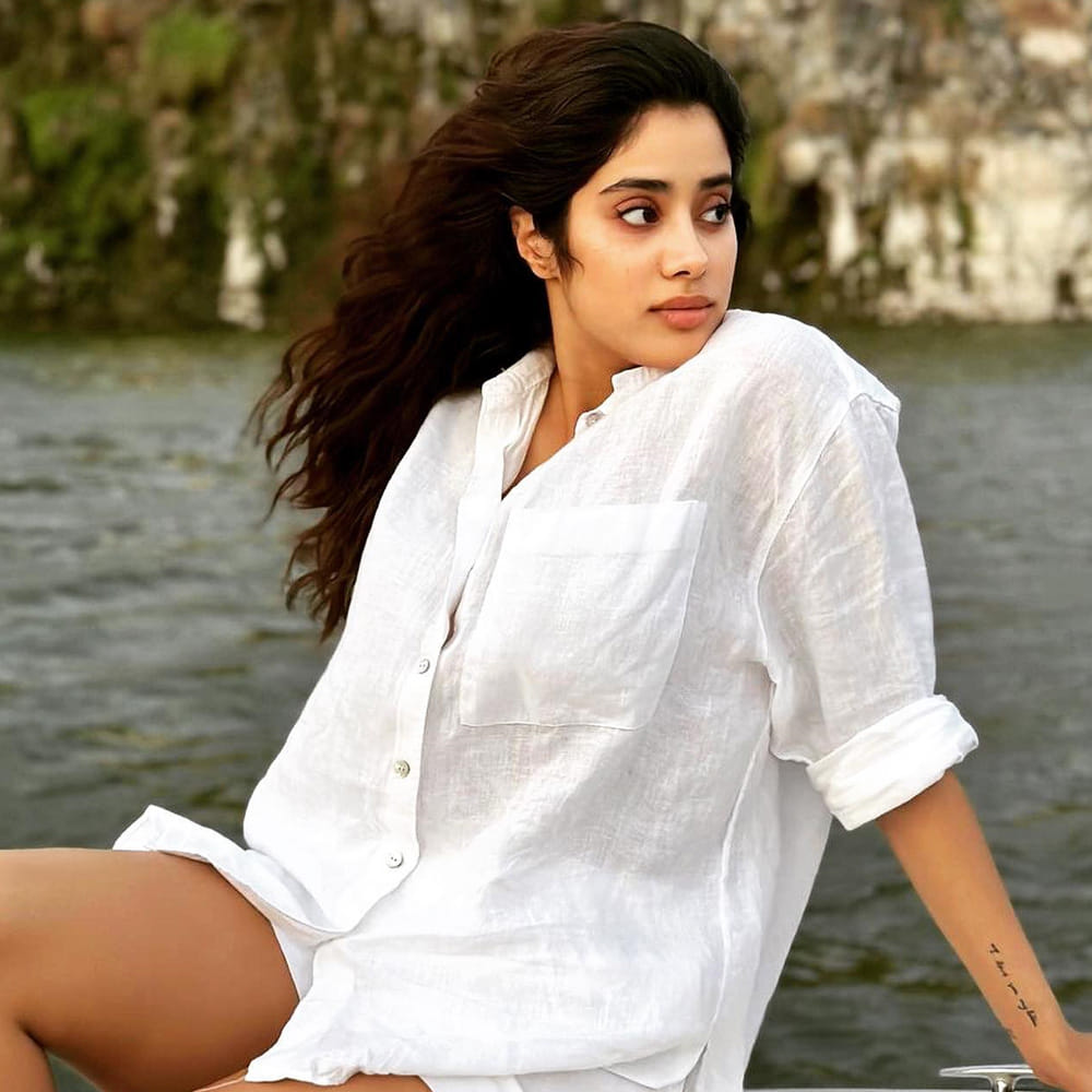 రామ్‌చరణ్‌ హీరోగా బుచ్చిబాబు సానా దర్శకత్వంలో తెరకెక్కుతున్న సినిమాలో నాయికగా నటిస్తున్నారు జాన్వీ. ఒక సినిమా రిలీజ్‌ కాకముందే ఇంకో సినిమాలో అవకాశం రావడం మామూలు విషయం కాదు. వచ్చిన ఛాన్సులను ప్రూవ్‌ చేసుకోవాలని సలహా ఇస్తున్నారు వెల్‌ విషర్స్. సేమ్‌ అడ్వైజ్‌ని అందుకుంటున్నారు దిశా పటాని