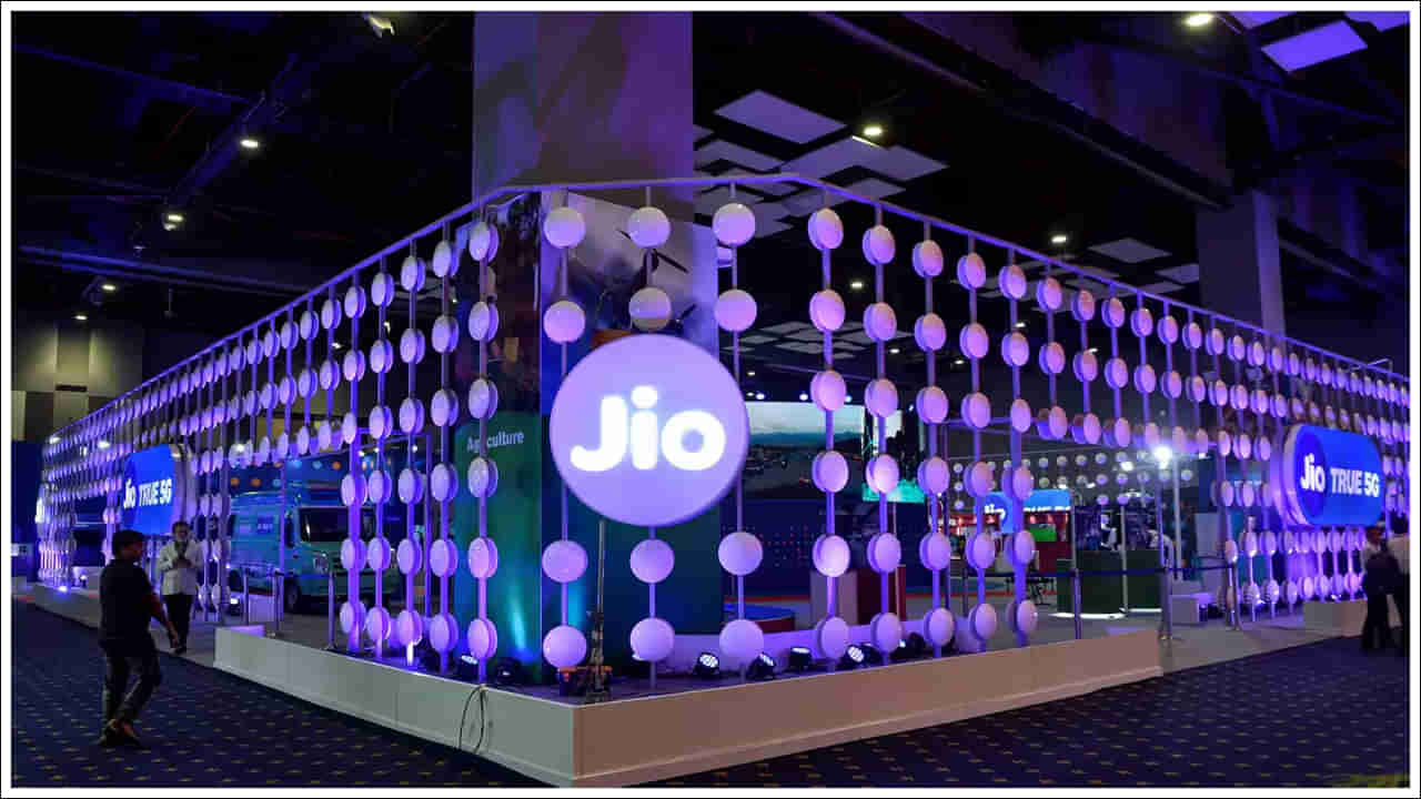 Jio: 44 కోట్ల మంది జియో కస్టమర్లకు గుడ్‌న్యూస్‌.. ఏడాది వ్యాలిడిటీతో అదిరిపోయే ప్లాన్‌