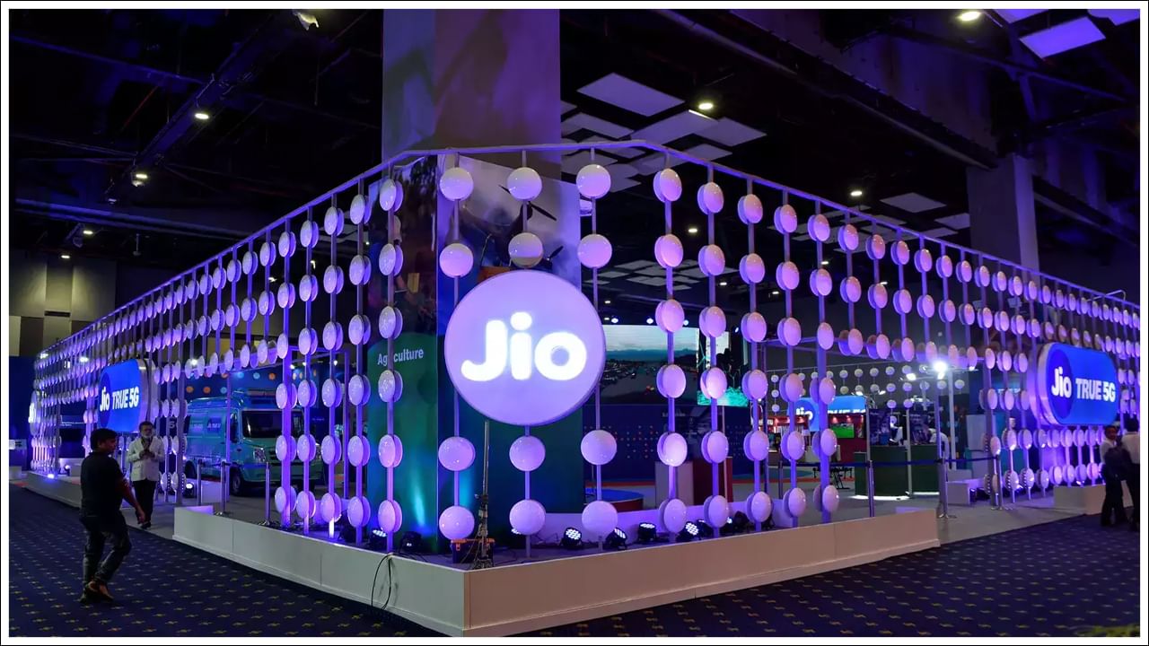 Jio Recharge Plan: జియో కస్టమర్లకు నాన్ స్టాప్ వినోదం.. కొత్త రీచార్జ్ ప్లాన్ తో అదిరే ప్రయోజనాలు..!