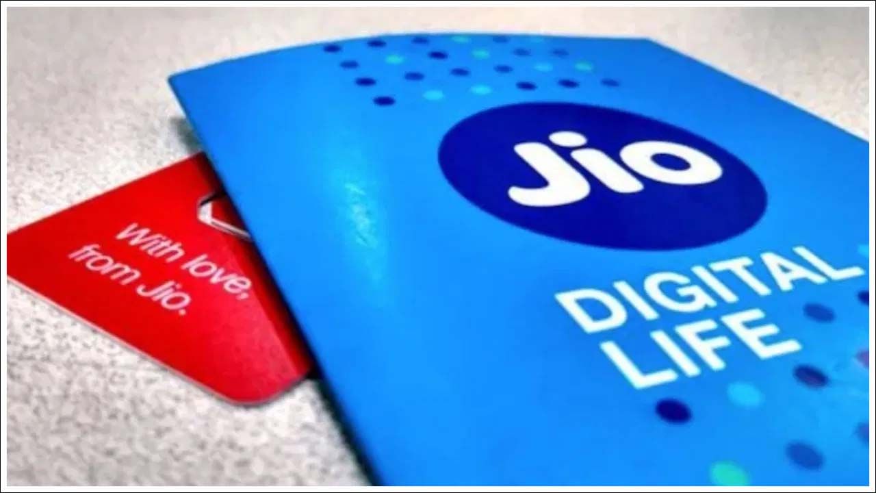 అయితే, మీకు Jio అన్‌లిమిటెడ్ 5G డేటా ఆఫర్ ఉంటే, మీకు ఈ డేటా వోచర్‌లు అవసరం లేదు. ఎందుకంటే మీరు ఇప్పటికే సూపర్ హై-స్పీడ్‌లో అపరిమిత 5G డేటాను పొందుతారు. ఇది మీ క్రికెట్ స్ట్రీమింగ్ అవసరాలకు సులభంగా సహాయపడుతుంది.