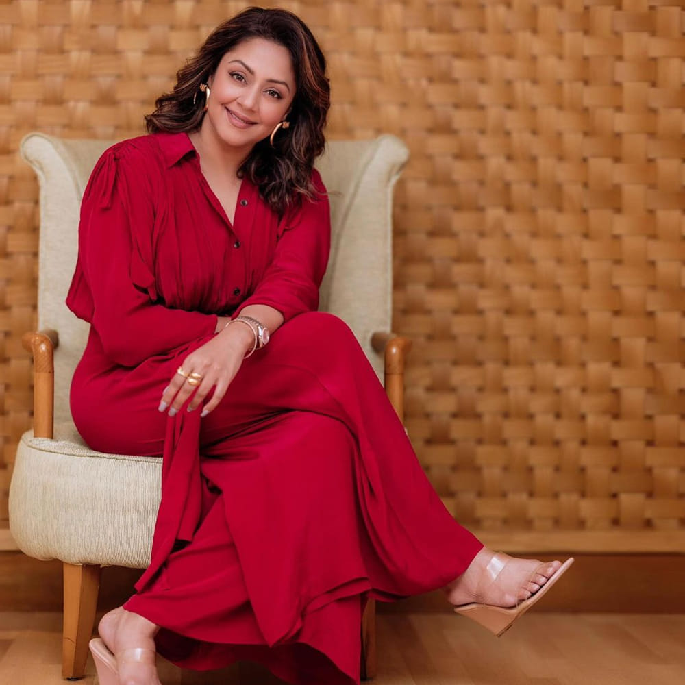 పెళ్లి, ఫ్యామిలీ అంటూ కెరీర్లో లాంగ్ బ్రేక్ తీసుకున్న జ్యోతిక, సెకండ్ ఇన్నింగ్స్లోనూ సూపర్ ఫామ్లో ఉన్నారు.