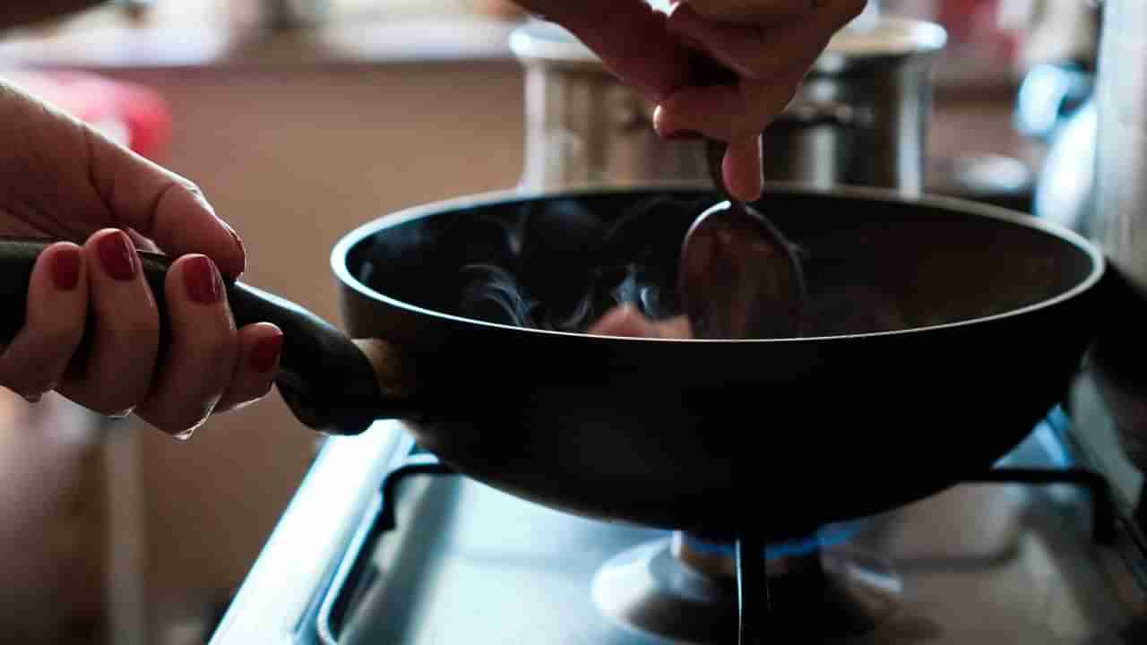 Kitchen Hacks: వంట చేసేటప్పుడు ఈ ట్రిక్స్ ట్రై చేయండి.. వంటలు రుచిగా ఉంటాయి!