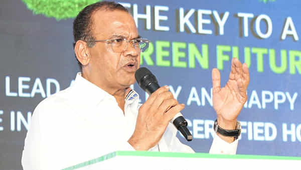 Komatireddy Venkat Reddy: కేటీఆర్ కవిత కేసు గురించి ఎందుకు మాట్లాడడం లేదు.. ఆయన పేరు చెప్పాలంటేనే ఇన్సల్ట్గా ఉంది