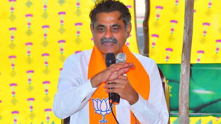 Watch Video: బీజేపీని ఓడించేందుకు అనేక కుట్రలు.. ప్రజలే తిప్పికొడతారన్న కొండా విశ్వేశ్వర్ రెడ్డి Watch Video: బీజేపీని ఓడించేందుకు అనేక కుట్రలు.. ప్రజలే తిప్పికొడతారన్న కొండా విశ్వేశ్వర్ రెడ్డి