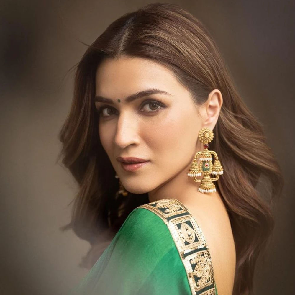 Kriti Sanon: అబ్బా ఏం నవ్వింది.. కృతి చీరకట్టు అందాలకు ఎవరైనా ...